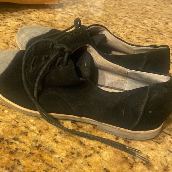 Size 8 Splendid Black Velvet Laces Shoes - Good Condition - Picture 3 of 8